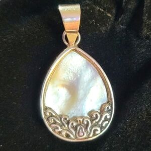 Mother of pearl pendant in sterling silver